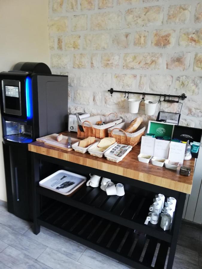 Logis Hotel & Restaurant Le Carnot Ди Экстерьер фото