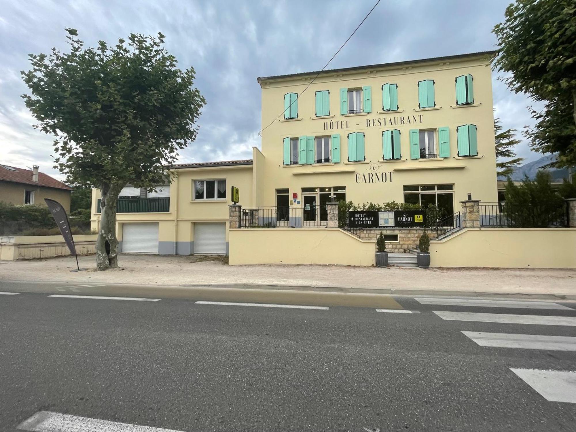 Logis Hotel & Restaurant Le Carnot Ди Экстерьер фото