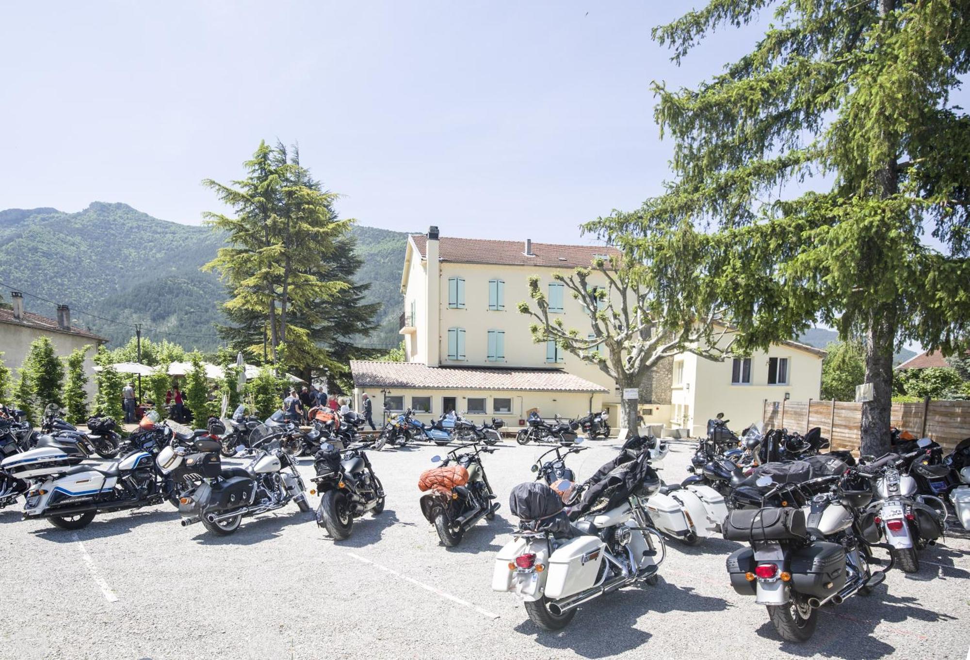 Logis Hotel & Restaurant Le Carnot Ди Экстерьер фото